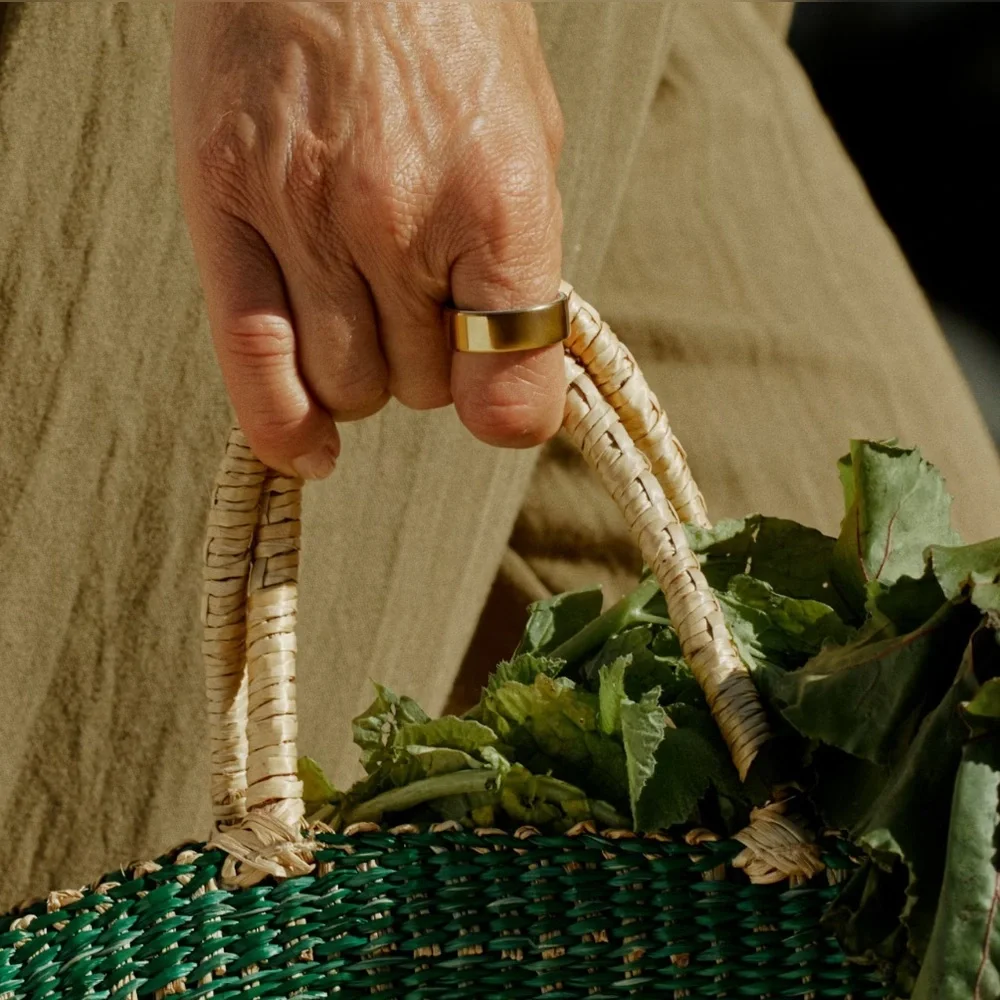 Oura Ring 4 - Gold, size 9 - Picture 3 of 5